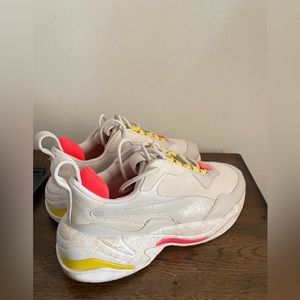 Puma Thunder Distressed Women’s Sneakers